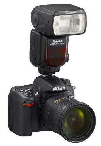 Nikon-Speedlight-SB-910-DSLR-Flash-on-camera